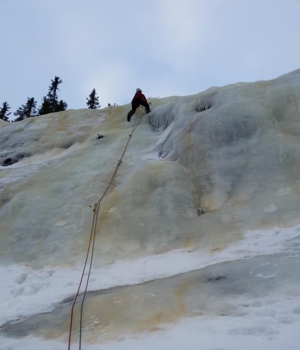 Felt 1 ( ISBJØRNPARKEN) Steffen Bjærtnes leder opp isen litt til venstre for Bjørnestien WI