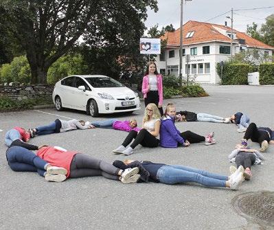 Konfirmantgrupper saman FORandre BLI MED OG GJER EIN FORSKJELL! Fokus på leiren og i gruppa vert rettferd, miljø og nestekjærleik.