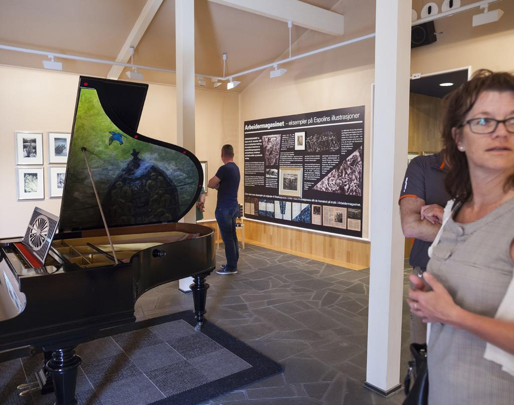 Museet har til enhver tid en større utstilling med bilder fra Espolin Johnson-samlingen, og vi viser dokumentarfilm om kunstneren.