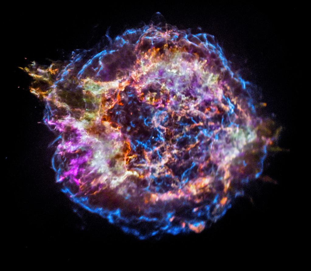 Denne skyen er restene etter en stjerne som døde i en voldsom stjerne-eksplosjon, en supernova, for lenge siden. Skyen ligger i stjernebildet Kassiopeia.