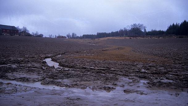 UTFORDRINGER VED ENDRET KLIMA For mye vann: Drenering og overvann, hydrotekniske systemer For lite vann og mye varme: Økt tørkerisiko Driftsmessige hensyn: Kjørbarhet