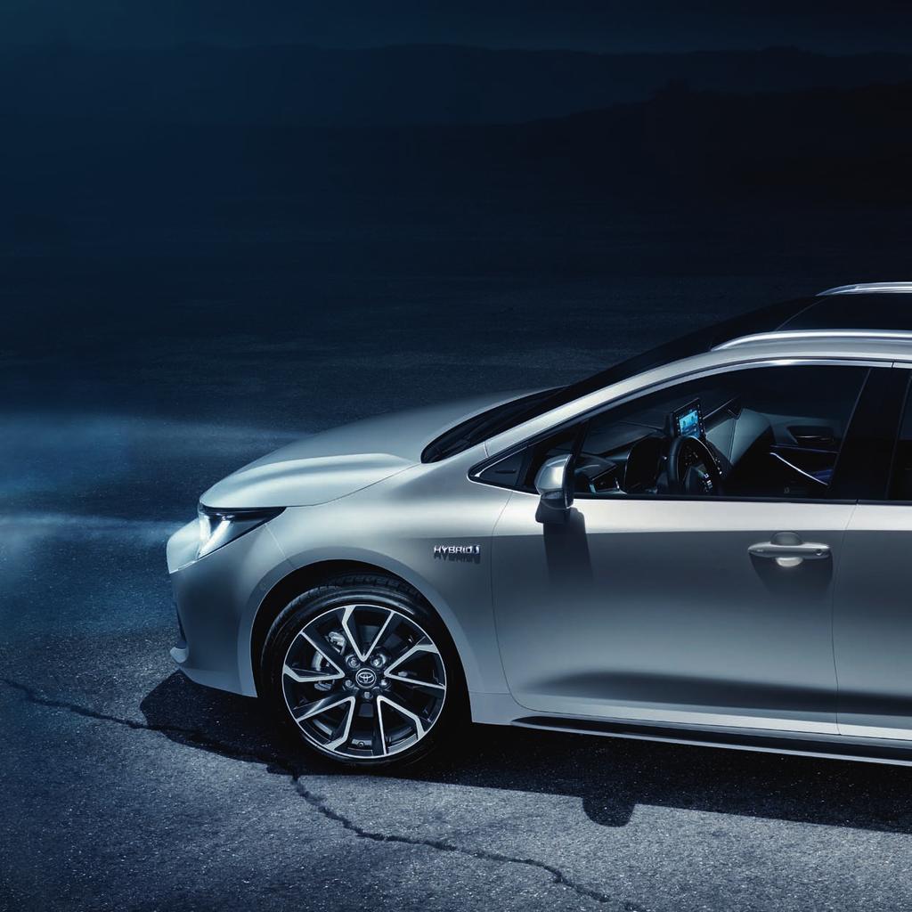 PLASS TIL Å SLAPPE AV Med sine elegante linjer og iøyefallende LED-lykter er den nye Corolla Touring Sports lett gjenkjennelig utvendig og stilsikker innvendig.