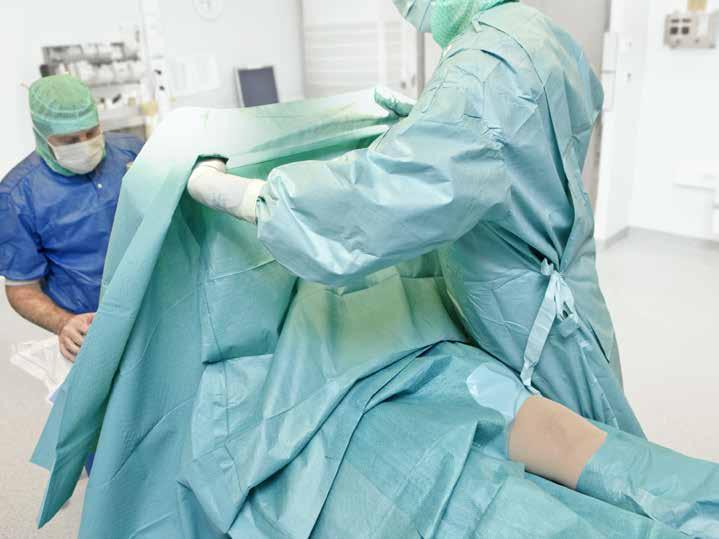 bekledning Operasjonsfrakker reduserer ikke bare risikoen for sårinfeksjon etter inngrep, de beskytter også operasjonsteamet mot væskekontaminering.