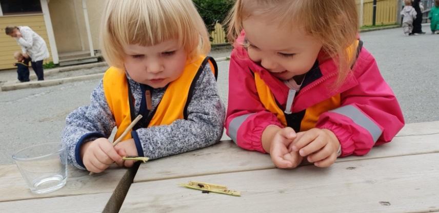 De ble veldig nysgjerrig om hva larven