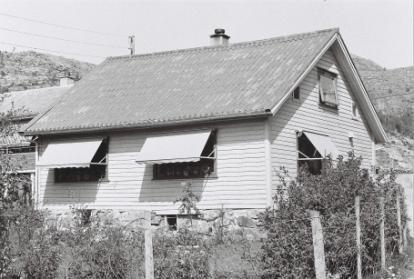 GAMLE HUS DA OG NÅ, 2. OMVERV Det gamle våningshuset på Tengesdal i Høle var kårhus ved registreringen i 1984.