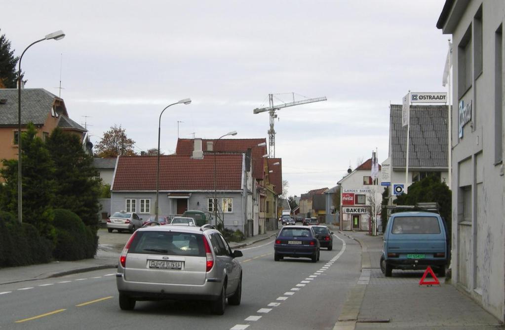 GAMLE HUS DA OG NÅ, 2. OMVERV Da Norestraen ble registrert tidlig på 1980-tallet, gikk E18 i Strandgata og trafikkforslumming var en reell trussel for den gamle bebyggelsen.