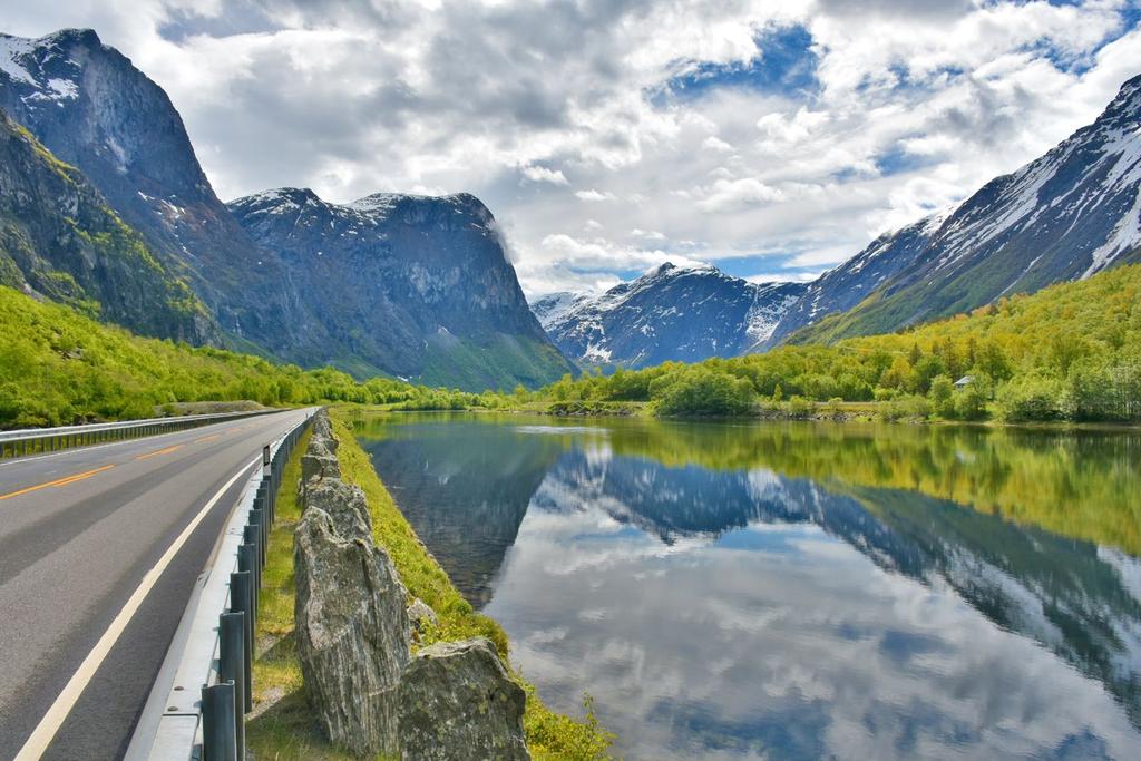 Om selskapene 2 Møre og Romsdal Revisjon IKS Eies av 17 kommuner på Nordmøre og i Romsdal og Møre og Romsdal fylkeskommune.