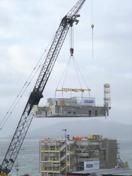 helideck Total weight 1 350 tonnes 530 tonnes aluminium >