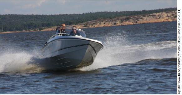 Oppgave 6 (6 poeng) En rask fritidsbåt kjører med farten 5 m/s da motoren plutselig stanser. Båten bremses ned i vannet, og sekunder etter motorstansen er farten y m/s, og akselerasjonen er y m/s.