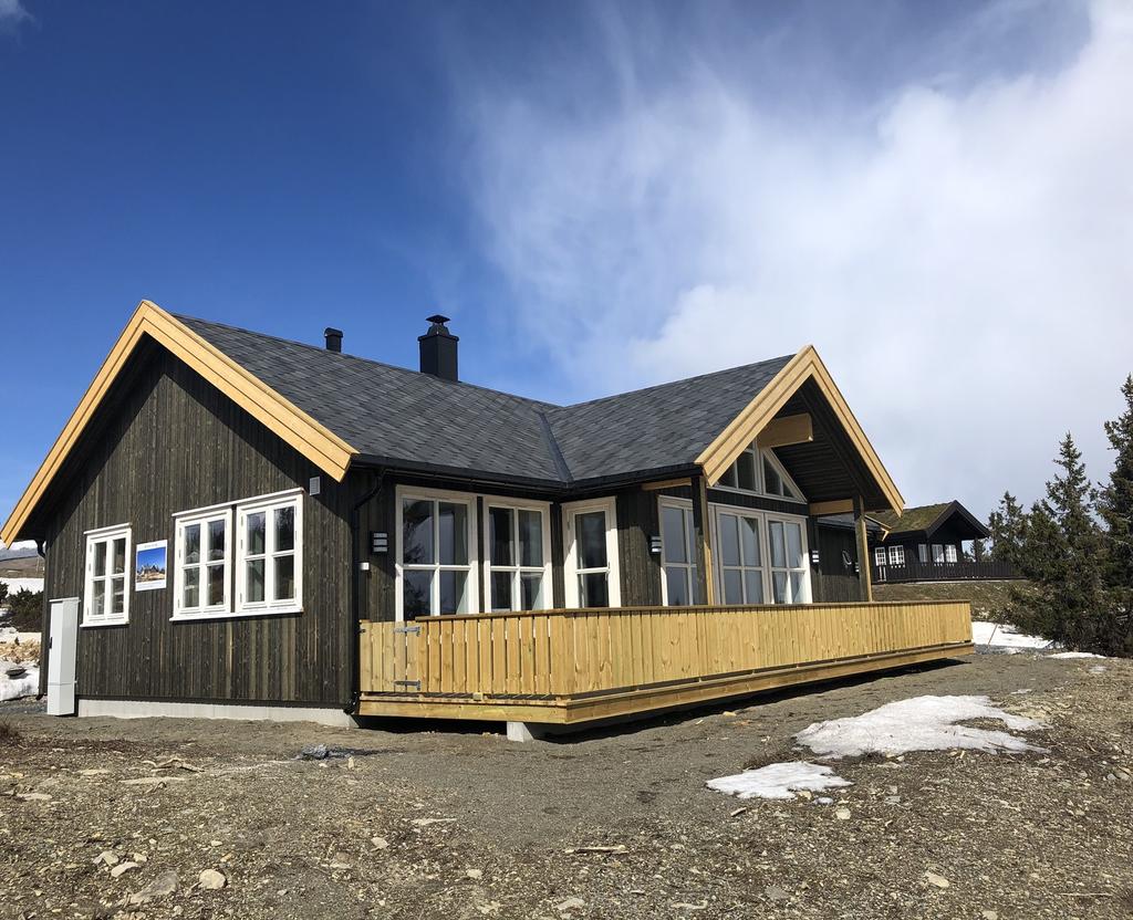 SALGSOPPGAVE Nyoppført hytte Sjusjøen-Storåsen Phil 4798. Prisantydning: 5 750 000 kr. + omk. Verditakst: 5 750 000 kr.