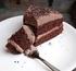 Oppskrift på sjokoladekake KAKE. 3 egg + 4,5 dl sukker piskes. 225 g smeltet smør/melange. 6 dl hvetemel. 3 ts bakepulver. 3 ts vaniljesukker